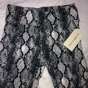 NWT SNAKESKIN print leggings